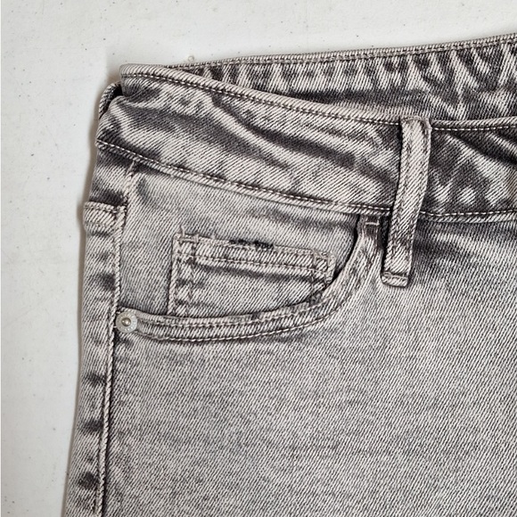 NEW! Plus Size High-Rise Stretch Denim Jean Shorts, Ava & Viv - Gray Acid Wash - Picture 3 of 8